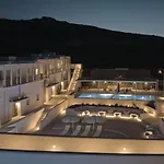 Yi Mykonos Ξενοδοχείο Ελιά